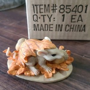 Charming Tails Silvestri Dean Griff Mushroom and Leaf Mouse Snail 85401A